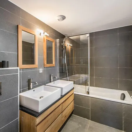 1650, 5 Pièces, 8 Personnes - Fr-1-563-4 Appartement *
